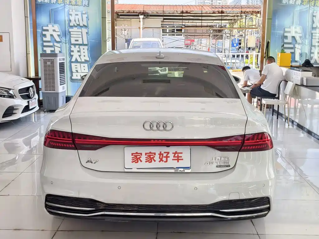 Audi A7L — фото 10