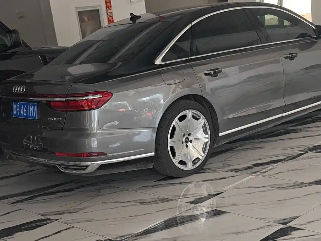 Audi A8 — фото 5