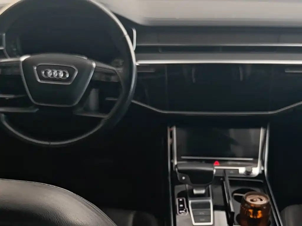 Audi A8 — фото 8