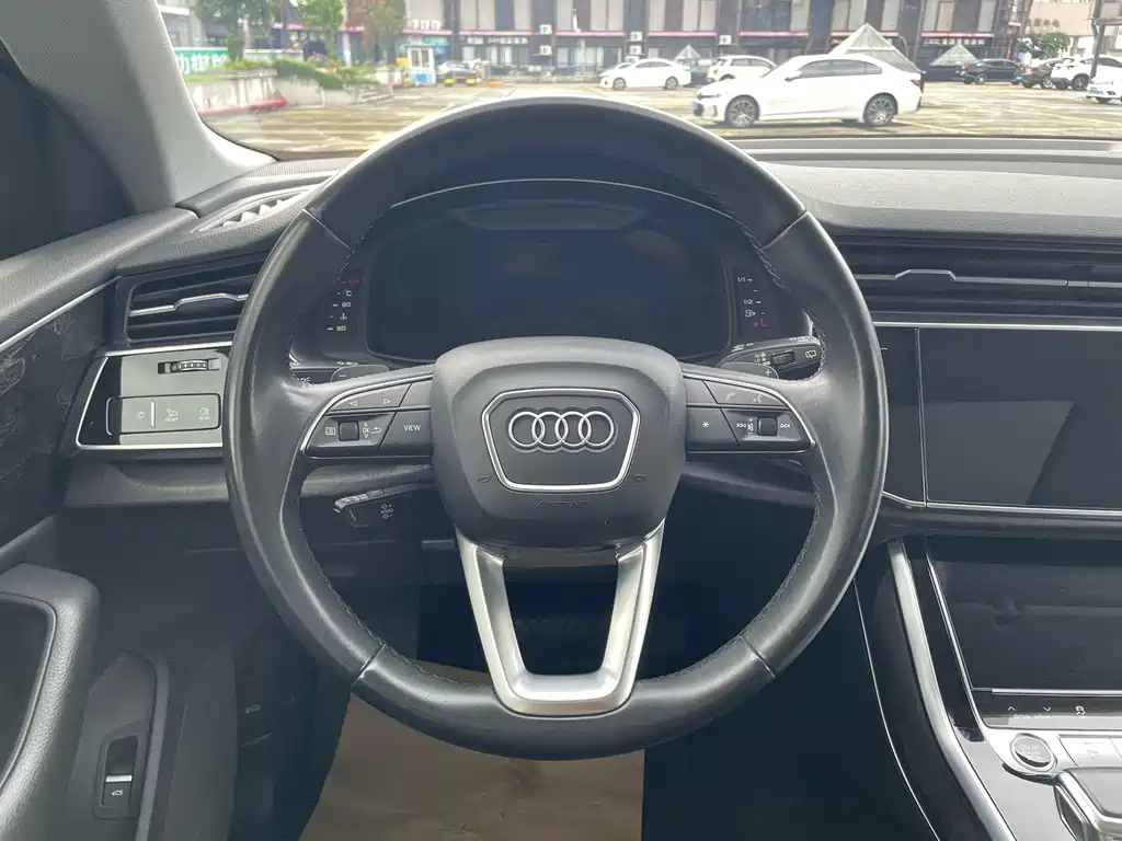 Audi Q8 — фото 14