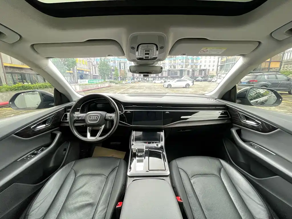 Audi Q8 — фото 7