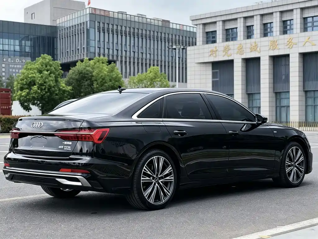 Audi A6L — фото 8