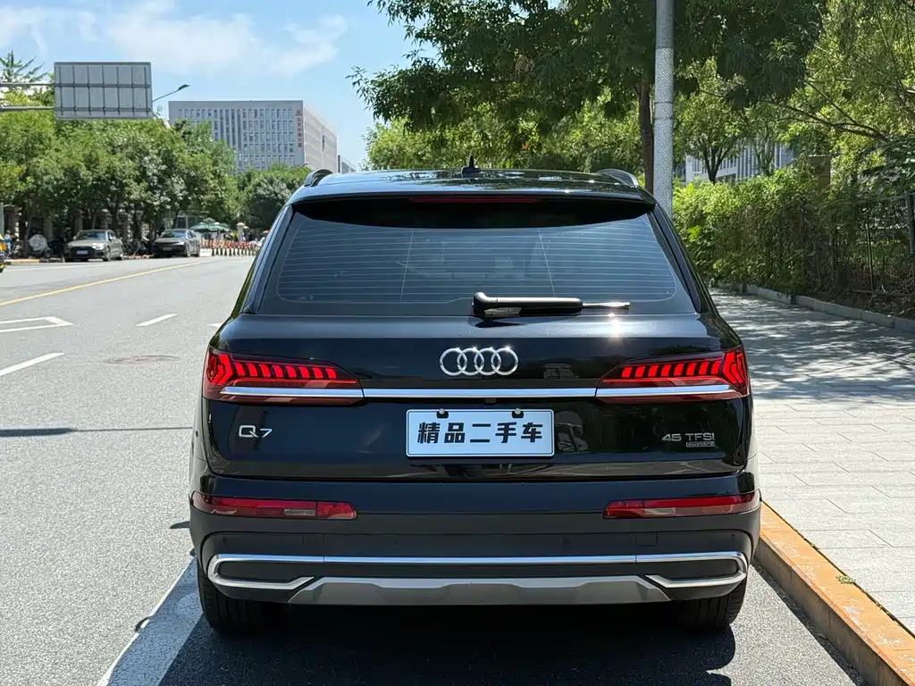 Audi Q7 — фото 6