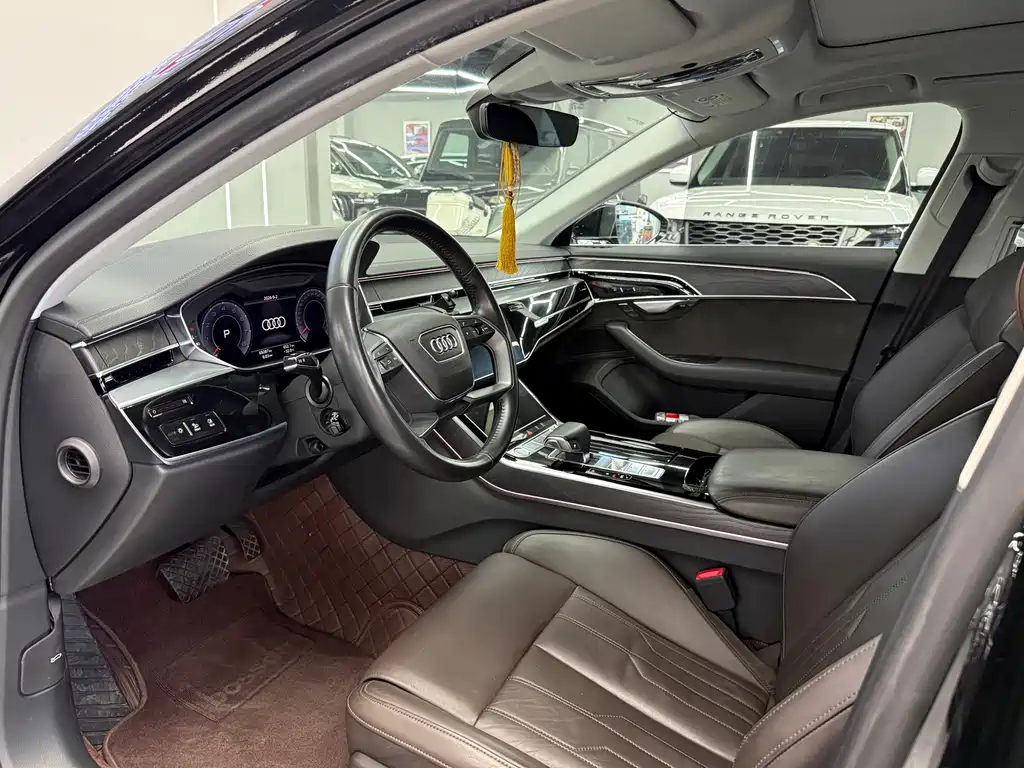 Audi A8 — фото 4