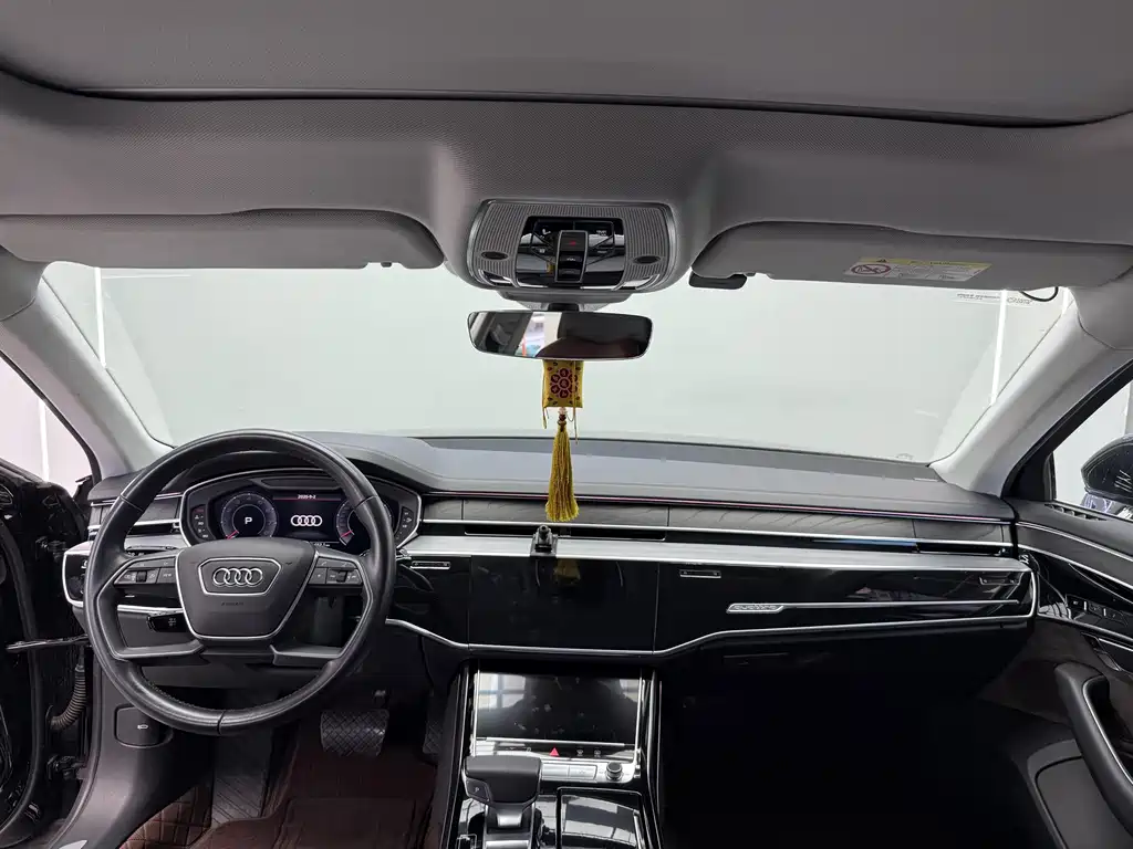 Audi A8 — фото 6