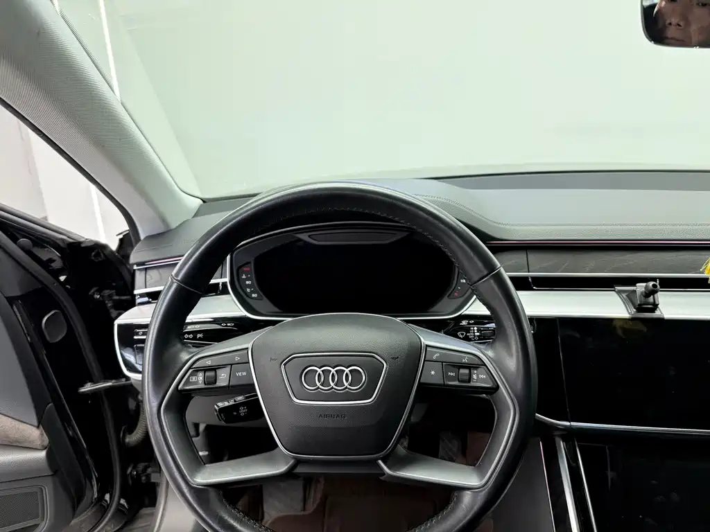 Audi A8 — фото 7