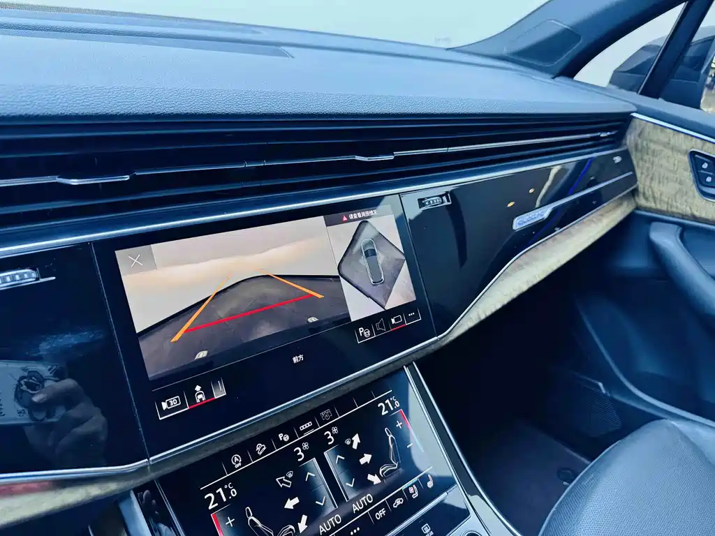 Audi Q7 — фото 13