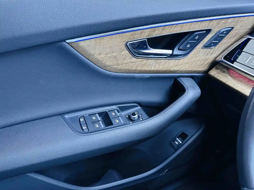 Audi Q7 — фото 17