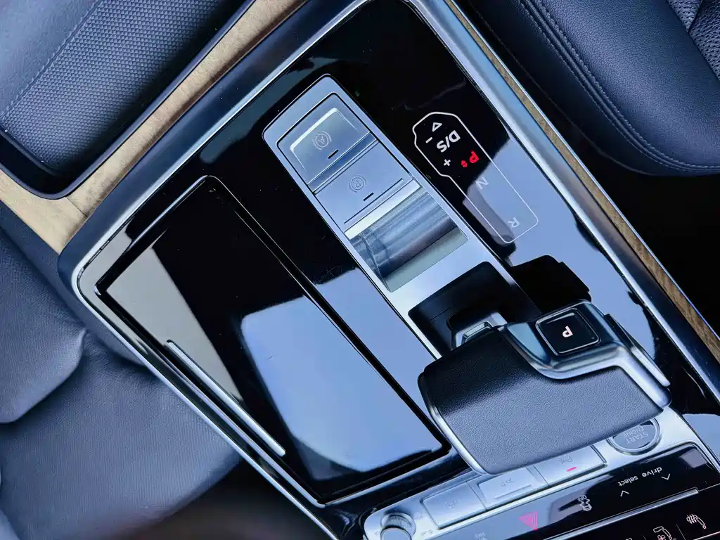 Audi Q7 — фото 19
