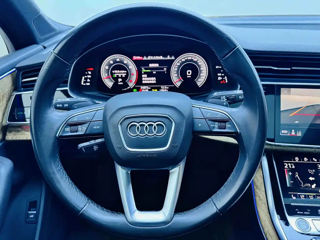 Audi Q7 — фото 20