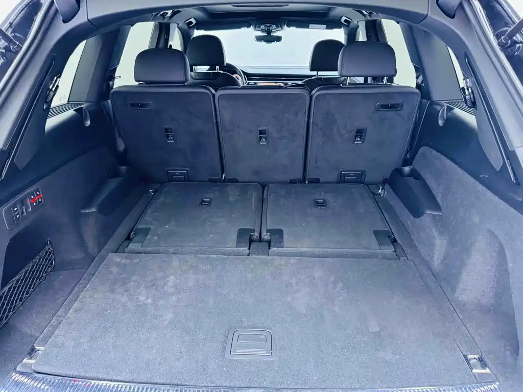 Audi Q7 — фото 21