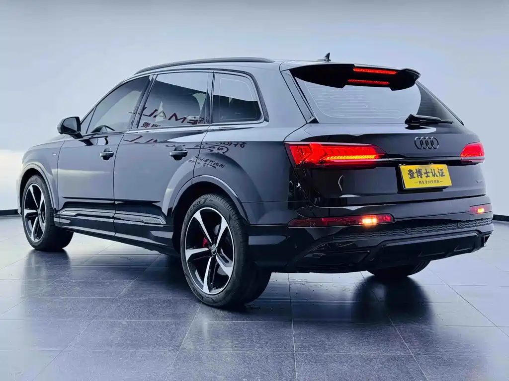 Audi Q7 — фото 6