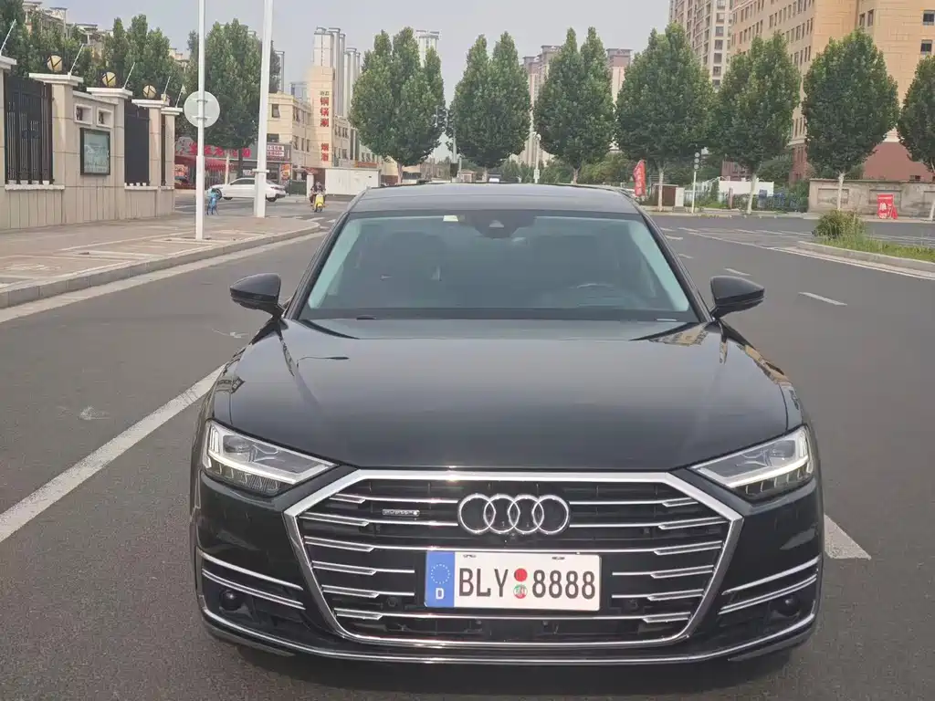 Audi A8 — фото 2