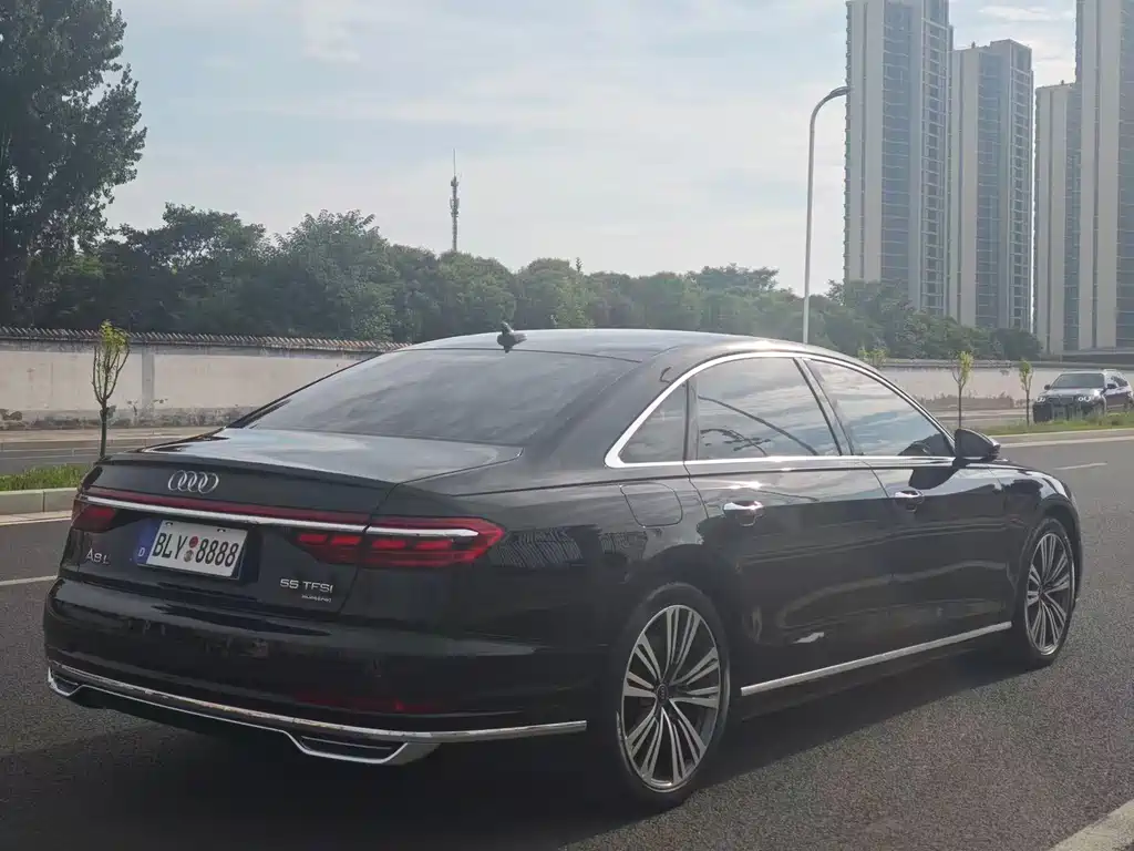 Audi A8 — фото 11
