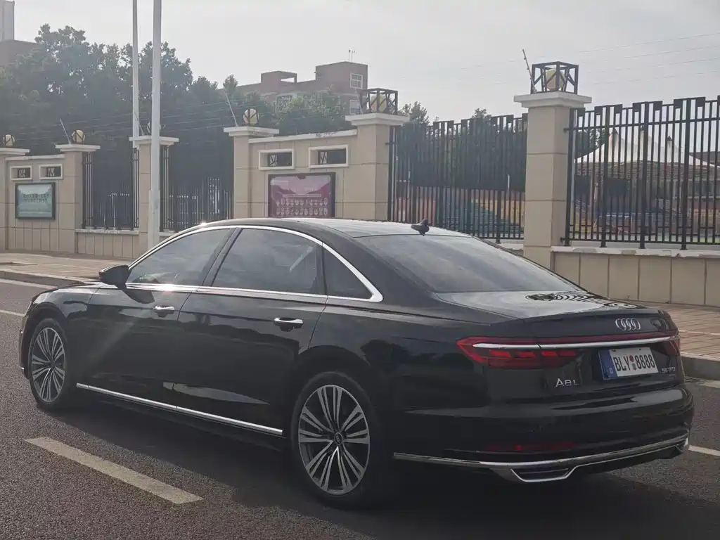 Audi A8 — фото 9