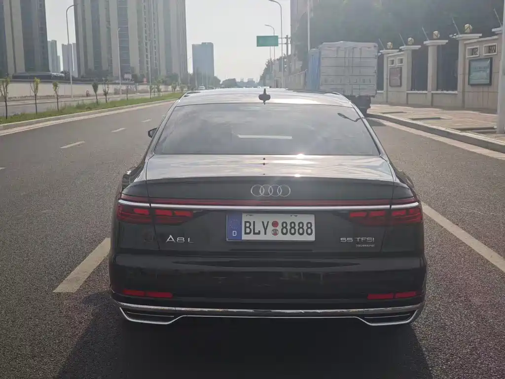 Audi A8 — фото 10