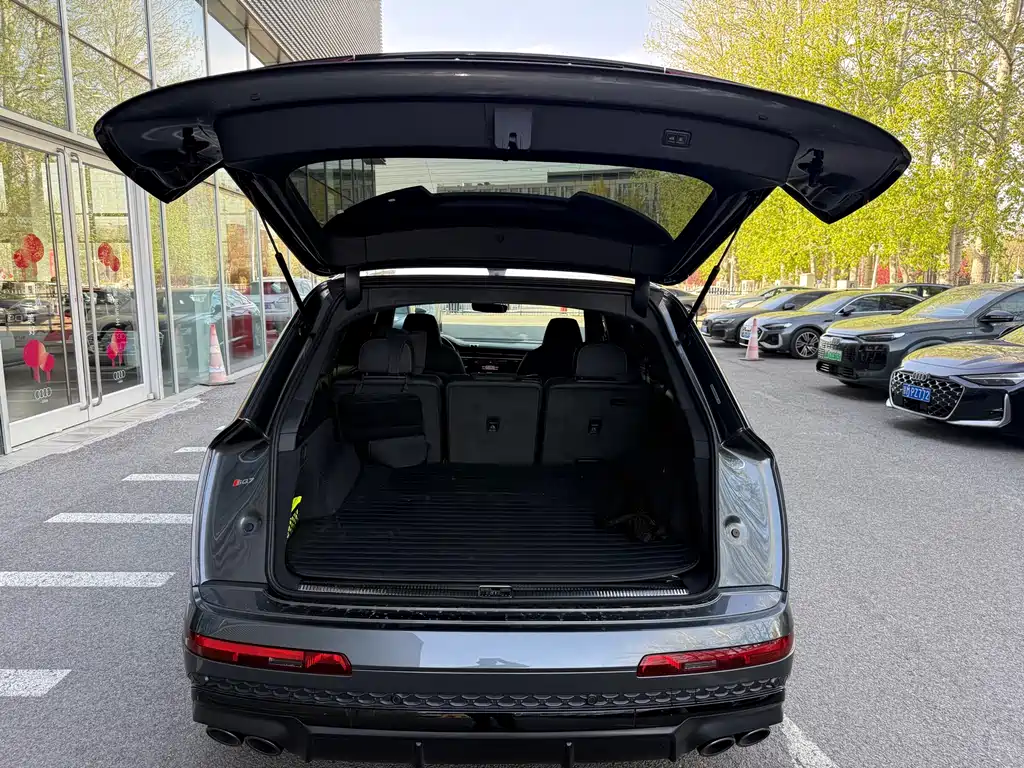 Audi SQ7 — фото 15