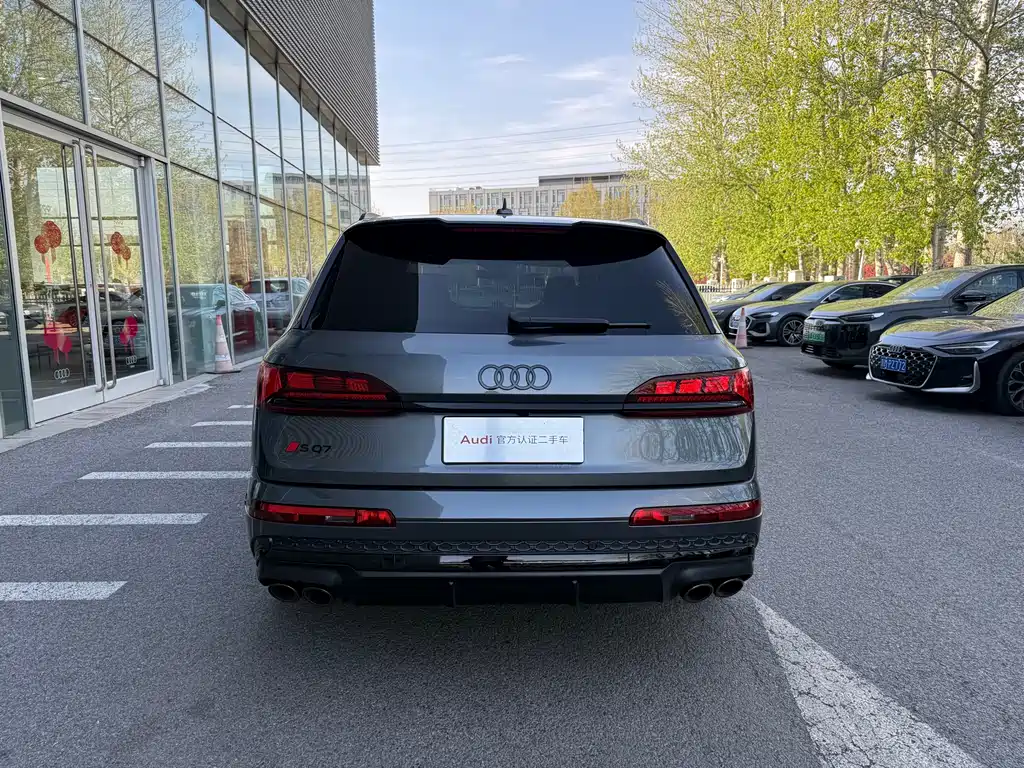 Audi SQ7 — фото 17