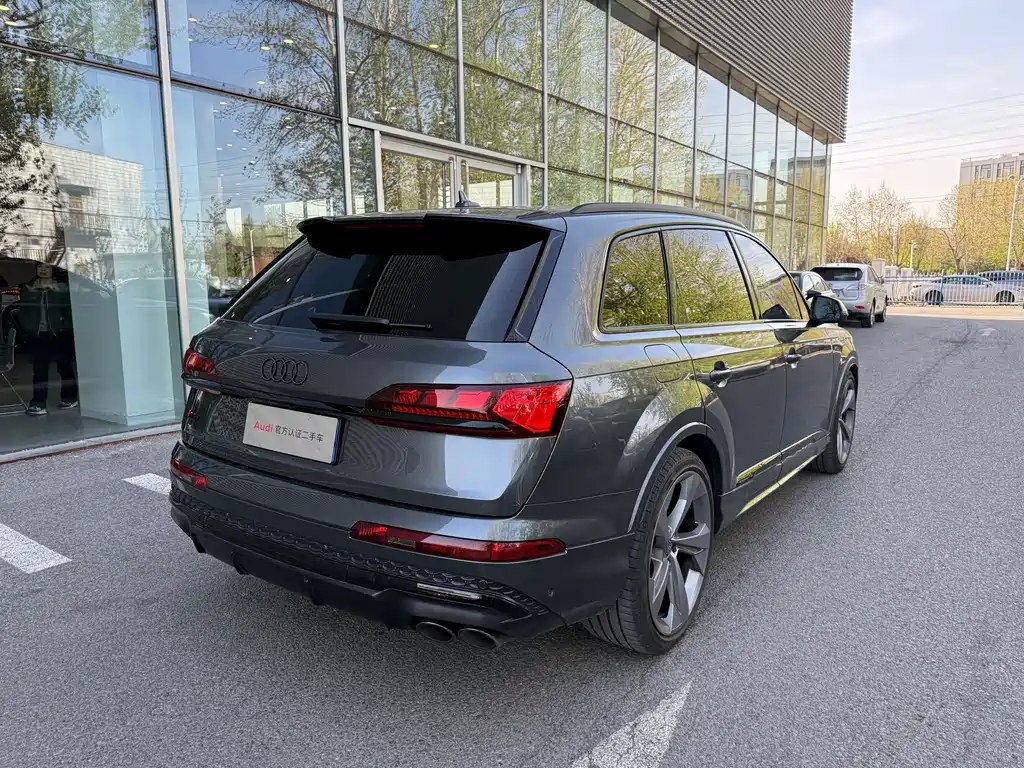 Audi SQ7 — фото 18
