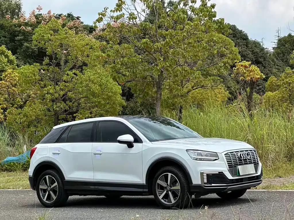 Audi Q2L e-tron — фото 3