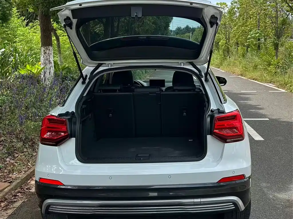 Audi Q2L e-tron — фото 23