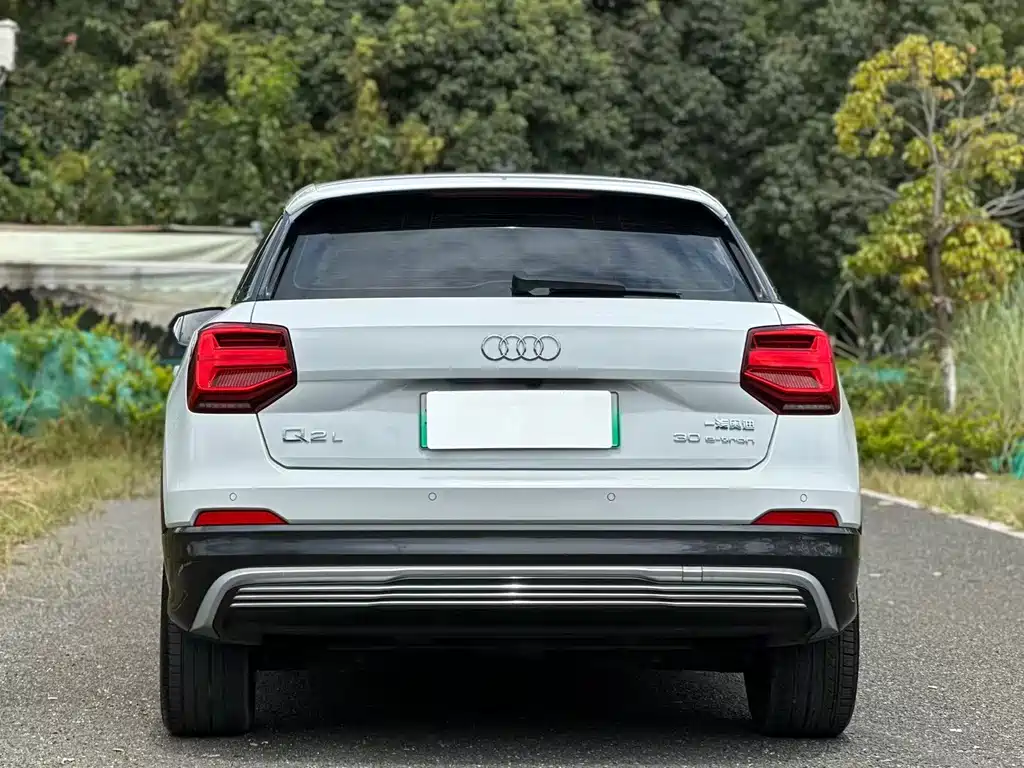 Audi Q2L e-tron — фото 5
