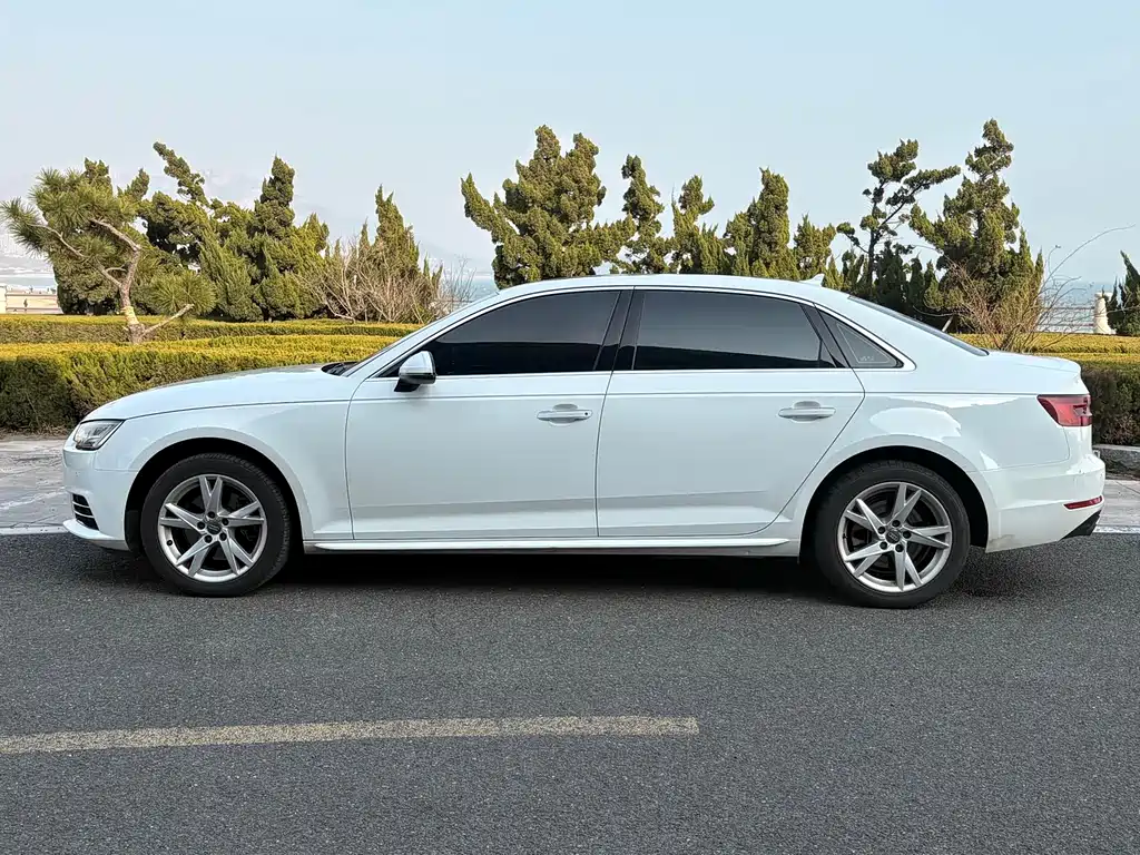 Audi A4L — фото 11