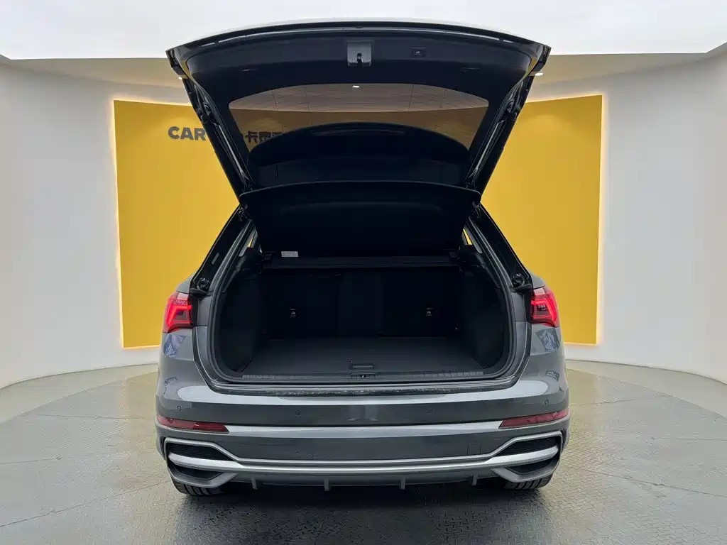 Audi Q3 — фото 11