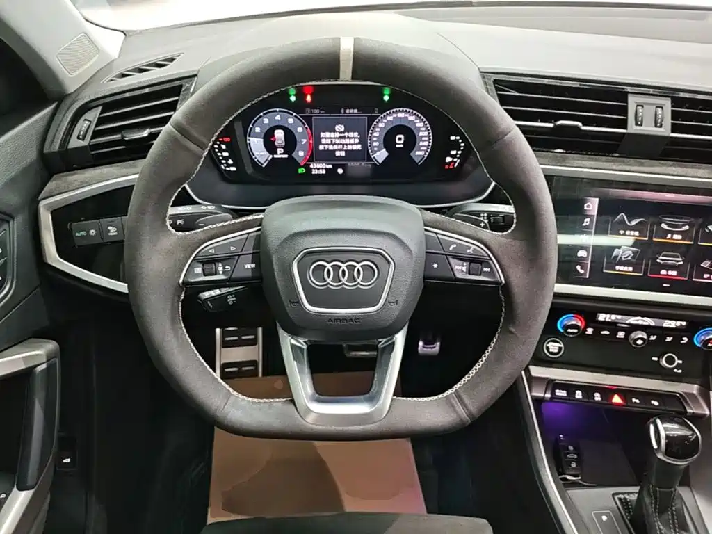 Audi Q3 — фото 11