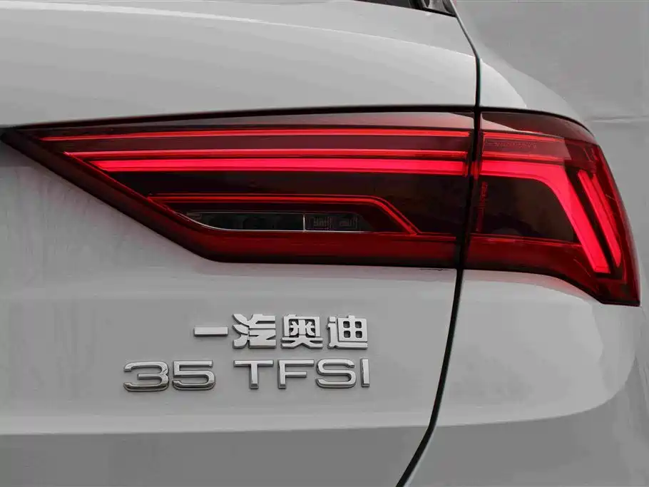 Audi Q3 — фото 14
