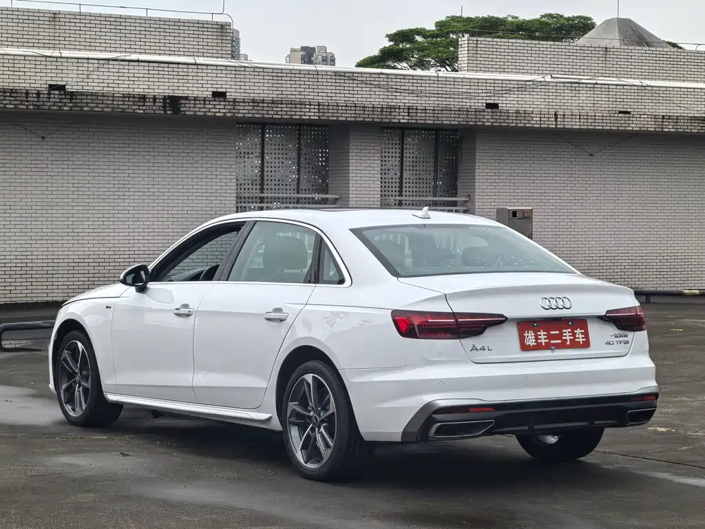 Audi A4L — фото 13
