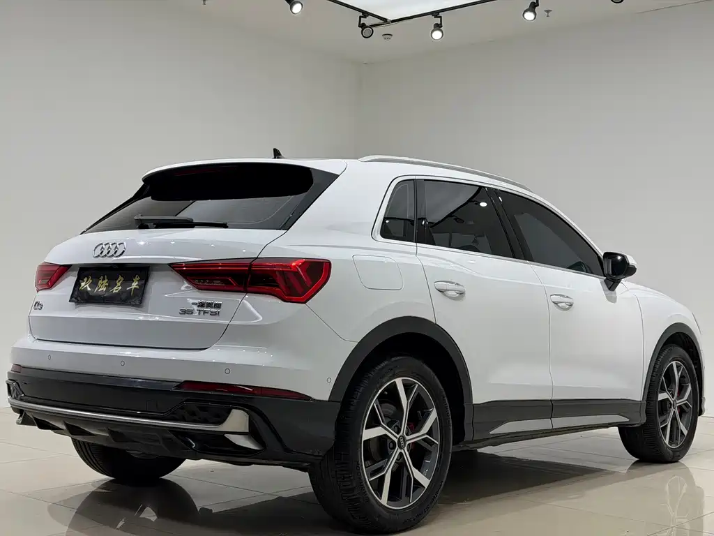 Audi Q3 — фото 17