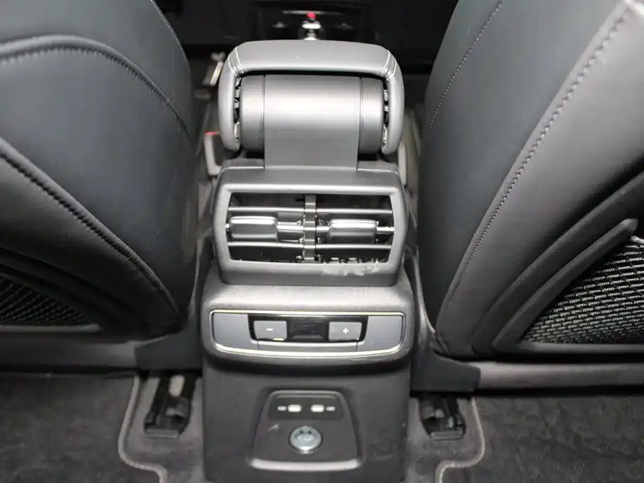 Audi Q4 e-tron — фото 10