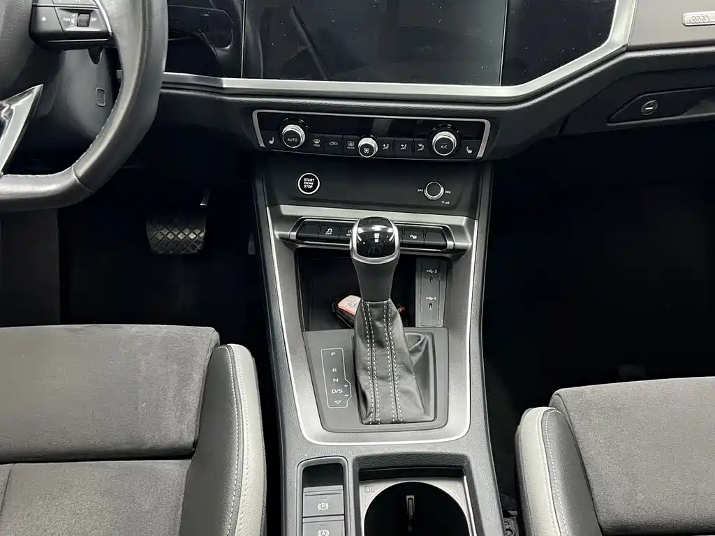 Audi Q3 — фото 10