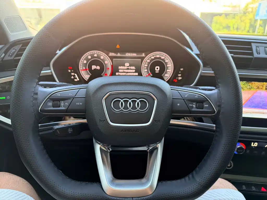 Audi Q3 — фото 18