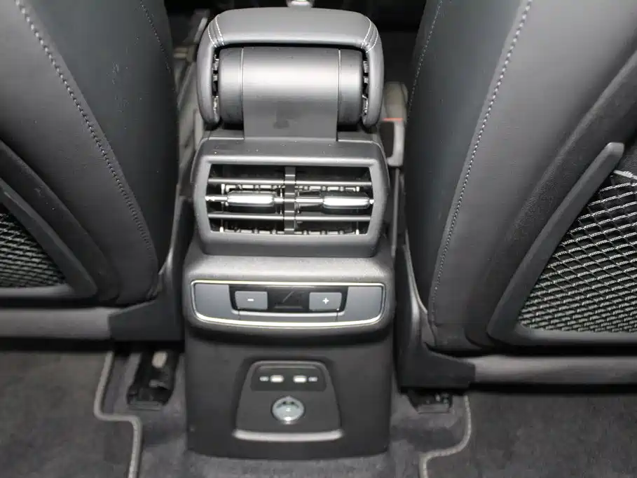 Audi Q4 e-tron — фото 10