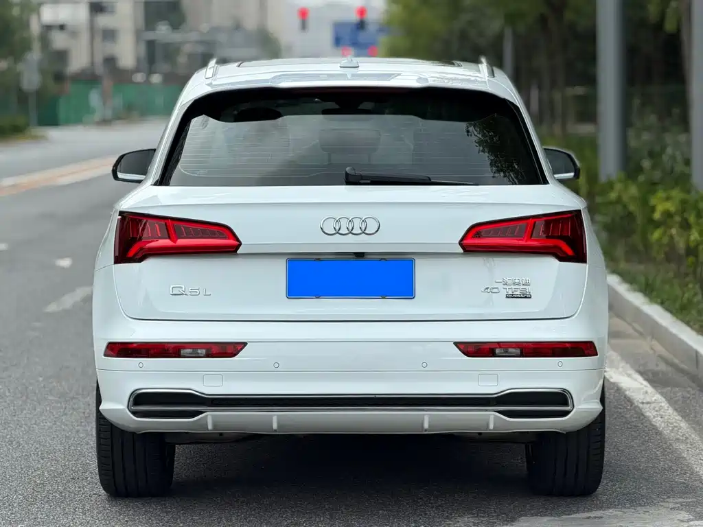 Audi Q5L — фото 5