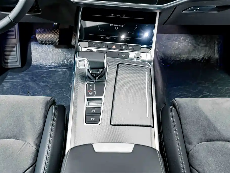 Audi A6L — фото 11