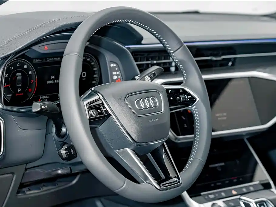 Audi A6L — фото 9