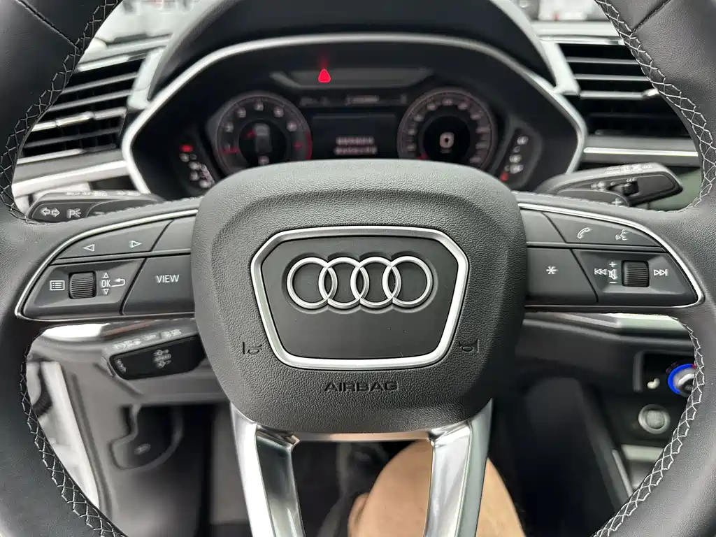 Audi Q3 — фото 14