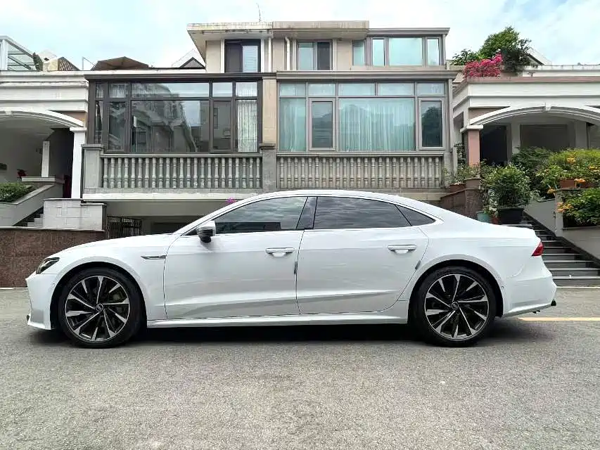 Audi A7L — фото 8
