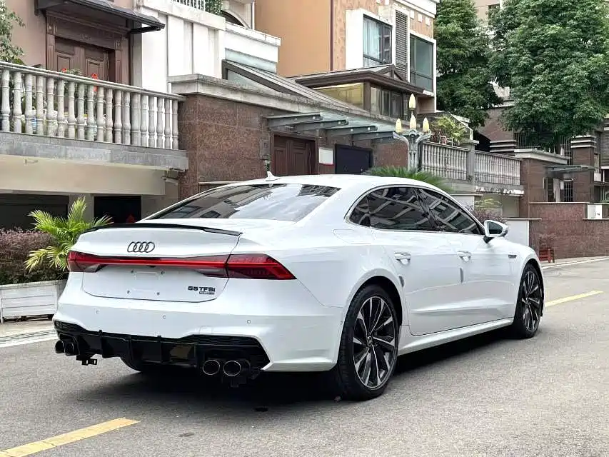 Audi A7L — фото 9