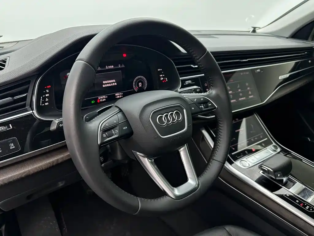 Audi Q8 — фото 13