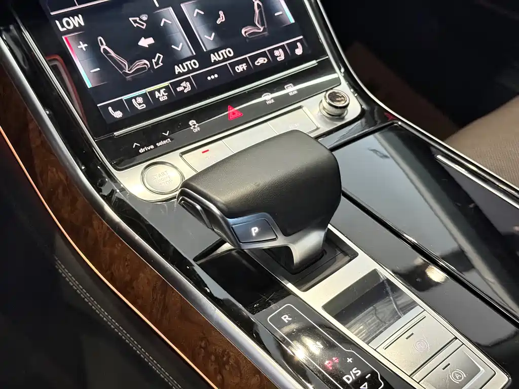 Audi A8 — фото 8