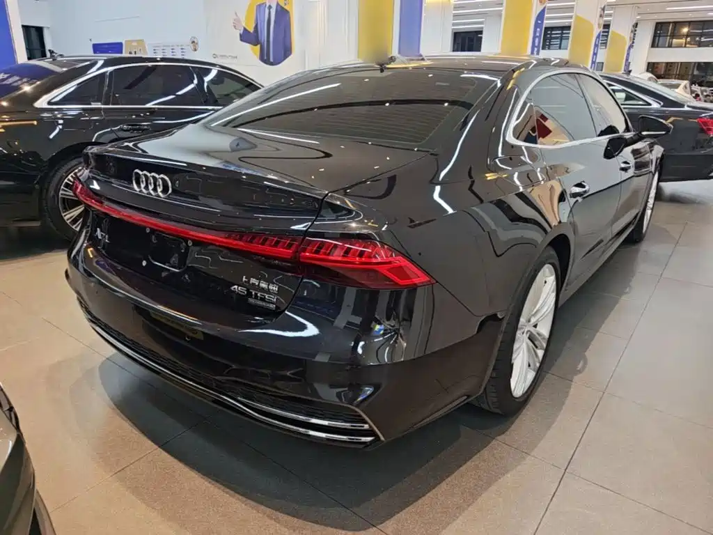 Audi A7L — фото 7