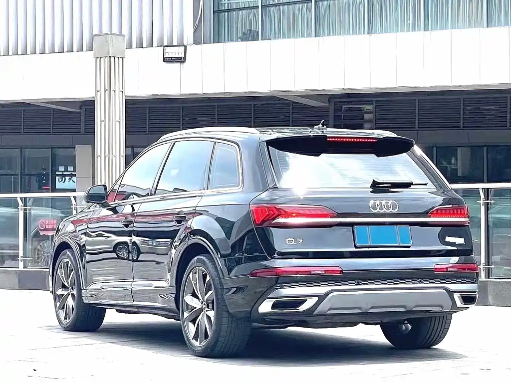 Audi Q7 — фото 7