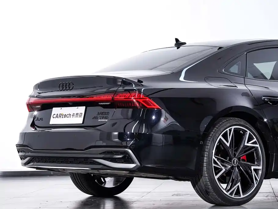 Audi A7L — фото 9