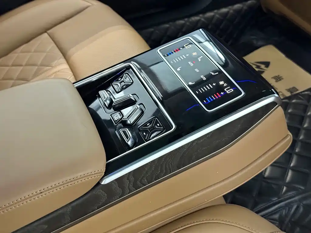 Audi A8 — фото 11