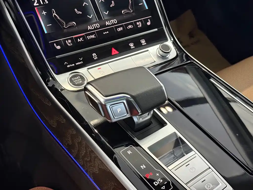 Audi A8 — фото 9