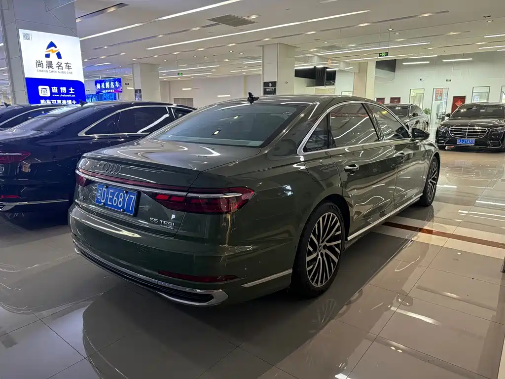 Audi A8 — фото 9